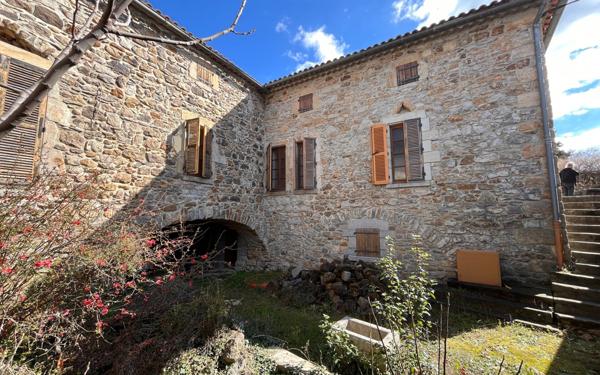 Maison à vendre    5 pièces •  Laurac-en-Vivarais