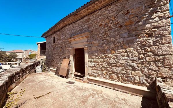 Maison à vendre    5 pièces •  Laurac-en-Vivarais