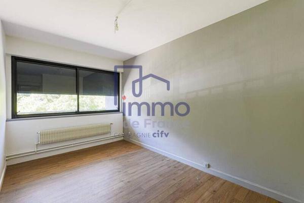 Appartement 2 pièces                                        - 38170 Seyssinet-Pariset Réf : 21784-IMMODEFRANCE69