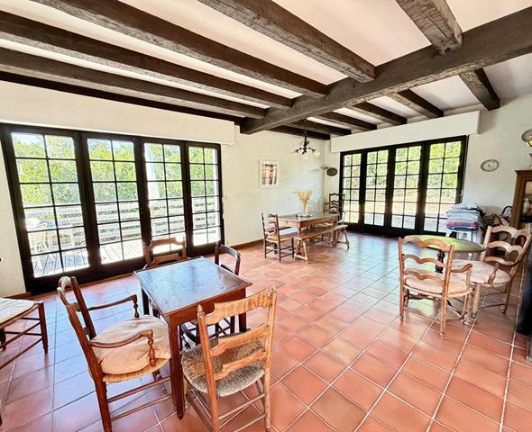 Cap Ferret limite 44 hectares, accès plage du Mimbeau, ravissante villa année 60 sur terrain de 1000 m2