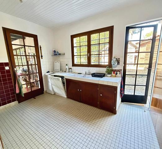 Cap Ferret limite 44 hectares, accès plage du Mimbeau, ravissante villa année 60 sur terrain de 1000 m2