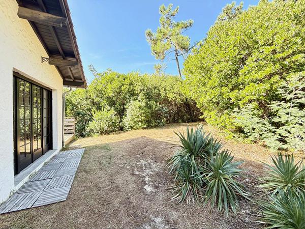 Cap Ferret limite 44 hectares, accès plage du Mimbeau, ravissante villa année 60 sur terrain de 1000 m2