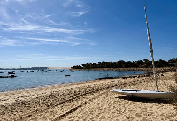 Cap Ferret limite 44 hectares, accès plage du Mimbeau, ravissante villa année 60 sur terrain de 1000 m2