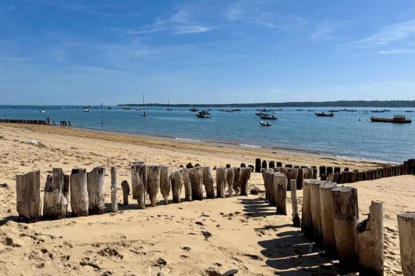 Cap Ferret limite 44 hectares, accès plage du Mimbeau, ravissante villa année 60 sur terrain de 1000 m2
