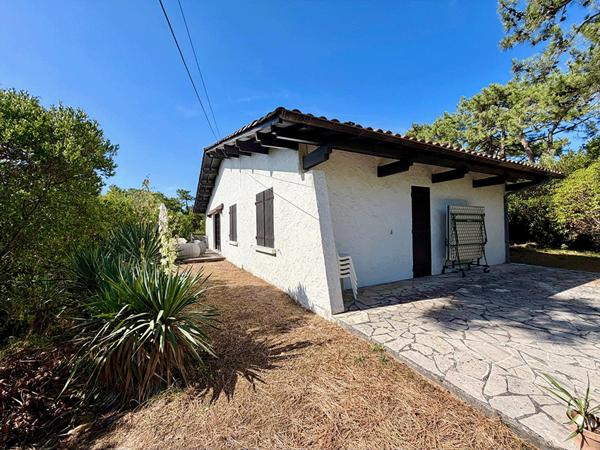 Cap Ferret limite 44 hectares, accès plage du Mimbeau, ravissante villa année 60 sur terrain de 1000 m2