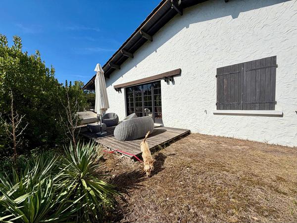 Cap Ferret limite 44 hectares, accès plage du Mimbeau, ravissante villa année 60 sur terrain de 1000 m2