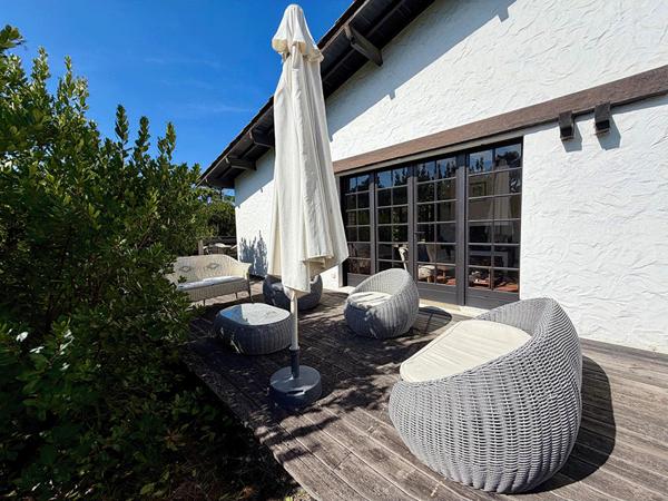 Cap Ferret limite 44 hectares, accès plage du Mimbeau, ravissante villa année 60 sur terrain de 1000 m2