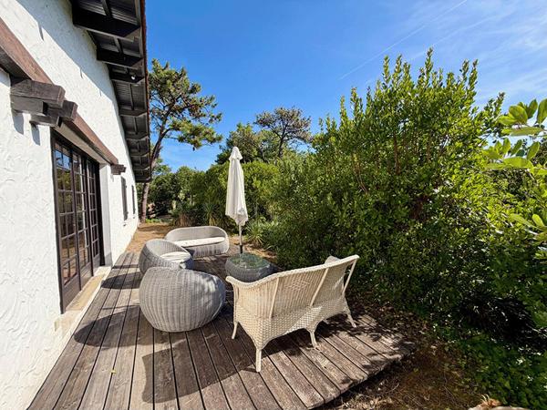 Cap Ferret limite 44 hectares, accès plage du Mimbeau, ravissante villa année 60 sur terrain de 1000 m2