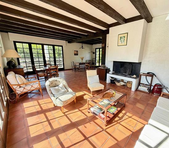 Cap Ferret limite 44 hectares, accès plage du Mimbeau, ravissante villa année 60 sur terrain de 1000 m2