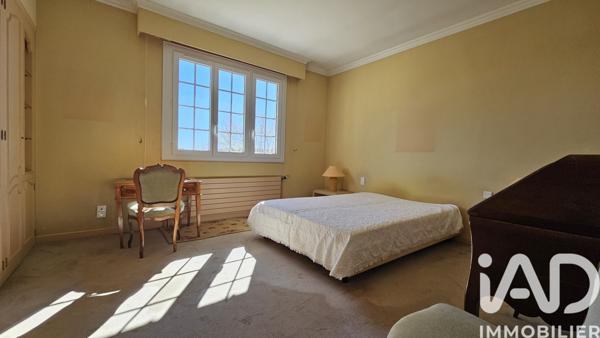 Maison à vendre 7 pièces 196 m² Saint-Étienne-de-Maurs