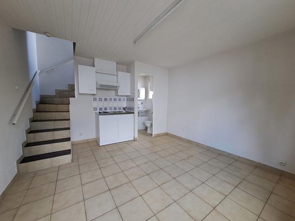 CARQUEFOU CENTRE VILLE APPARTEMENT T1 Bis AVEC STATIONNEMENT EN SOUS-SOL