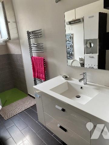 CENTRE VILLE, appartement situé au rez-de-chaussée