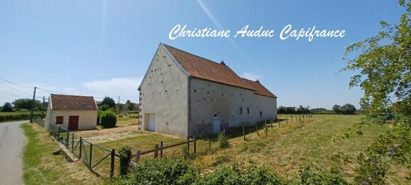 5 minutes de Génelard, au calme, maison en pierre, de plain-pied, rénovée en 2025, de 118.50 m², 135 m² de grenier aménageable, sur terrain de 2 161 m²