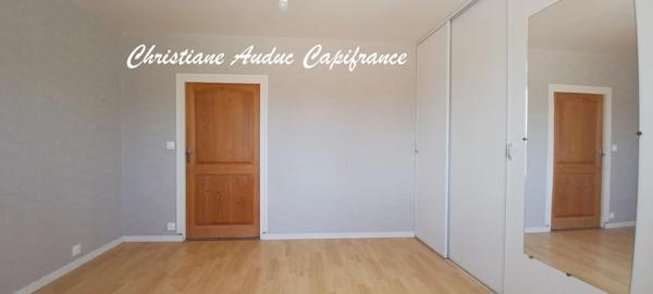 5 minutes de Génelard, au calme, maison en pierre, de plain-pied, rénovée en 2025, de 118.50 m², 135 m² de grenier aménageable, sur terrain de 2 161 m²