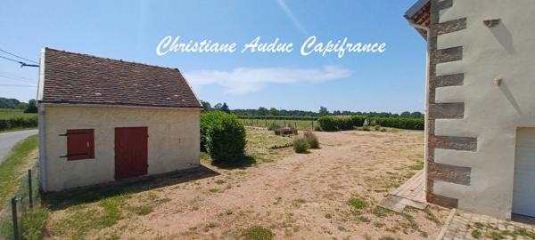 5 minutes de Génelard, au calme, maison en pierre, de plain-pied, rénovée en 2025, de 118.50 m², 135 m² de grenier aménageable, sur terrain de 2 161 m²