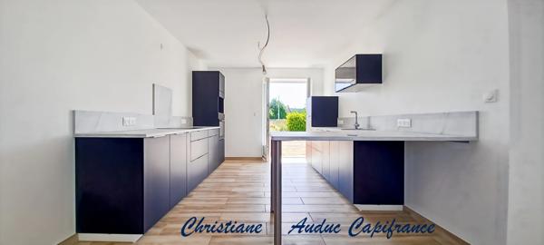 5 minutes de Génelard, au calme, maison en pierre, de plain-pied, rénovée en 2025, de 118.50 m², 135 m² de grenier aménageable, sur terrain de 2 161 m²