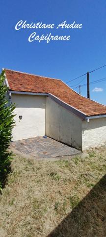 5 minutes de Génelard, au calme, maison en pierre, de plain-pied, rénovée en 2025, de 118.50 m², 135 m² de grenier aménageable, sur terrain de 2 161 m²