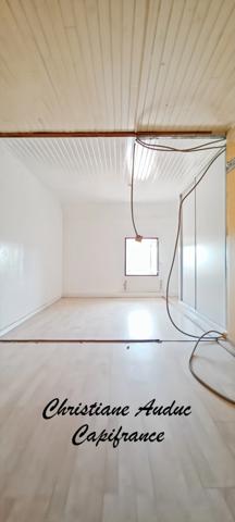 5 minutes de Génelard, au calme, maison en pierre, de plain-pied, rénovée en 2025, de 118.50 m², 135 m² de grenier aménageable, sur terrain de 2 161 m²