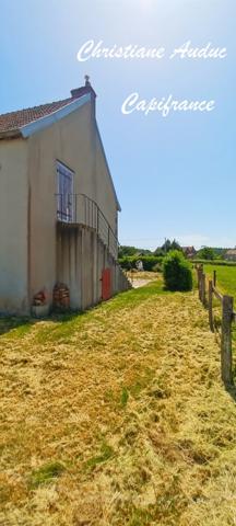 5 minutes de Génelard, au calme, maison en pierre, de plain-pied, rénovée en 2025, de 118.50 m², 135 m² de grenier aménageable, sur terrain de 2 161 m²