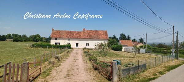 5 minutes de Génelard, au calme, maison en pierre, de plain-pied, rénovée en 2025, de 118.50 m², 135 m² de grenier aménageable, sur terrain de 2 161 m²