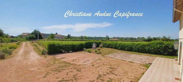 5 minutes de Génelard, au calme, maison en pierre, de plain-pied, rénovée en 2025, de 118.50 m², 135 m² de grenier aménageable, sur terrain de 2 161 m²