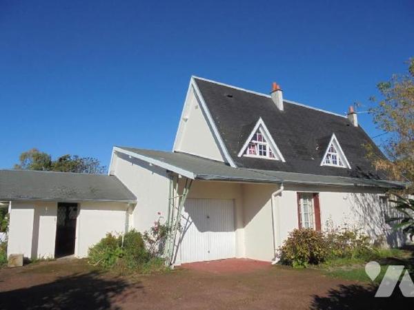 BEAUGENCY, pavillon, Loiret (45)

Pavillon comprenant : sas d'entrée, entrée avec placard, salo...