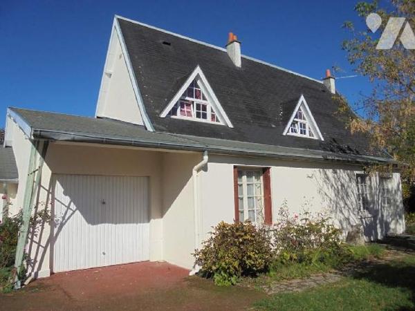 BEAUGENCY, pavillon, Loiret (45)

Pavillon comprenant : sas d'entrée, entrée avec placard, salo...