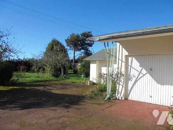 BEAUGENCY, pavillon, Loiret (45)

Pavillon comprenant : sas d'entrée, entrée avec placard, salo...