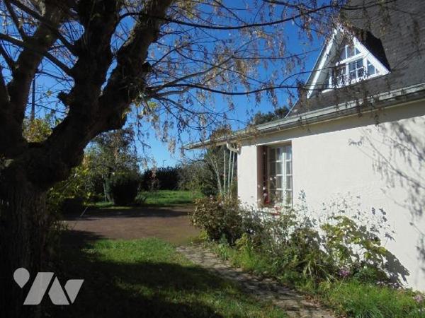 BEAUGENCY, pavillon, Loiret (45)

Pavillon comprenant : sas d'entrée, entrée avec placard, salo...