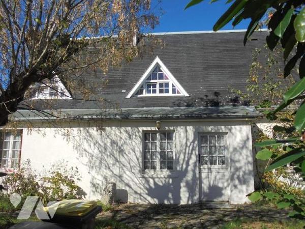 BEAUGENCY, pavillon, Loiret (45)

Pavillon comprenant : sas d'entrée, entrée avec placard, salo...