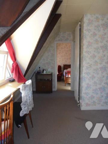 BEAUGENCY, pavillon, Loiret (45)

Pavillon comprenant : sas d'entrée, entrée avec placard, salo...