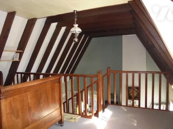 BEAUGENCY, pavillon, Loiret (45)

Pavillon comprenant : sas d'entrée, entrée avec placard, salo...