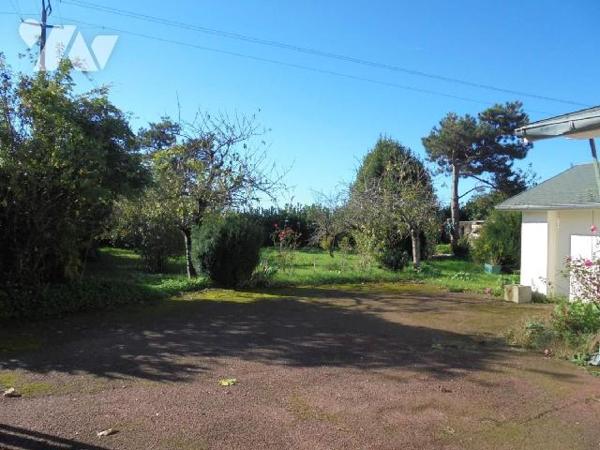 BEAUGENCY, pavillon, Loiret (45)

Pavillon comprenant : sas d'entrée, entrée avec placard, salo...