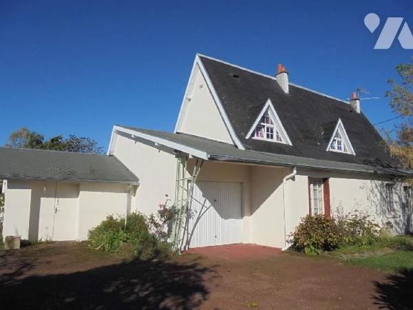 BEAUGENCY, pavillon, Loiret (45)

Pavillon comprenant : sas d'entrée, entrée avec placard, salo...