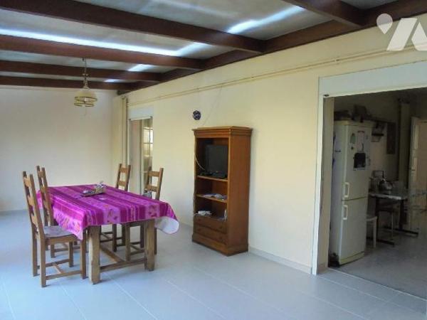 BEAUGENCY, pavillon, Loiret (45)

Pavillon comprenant : sas d'entrée, entrée avec placard, salo...