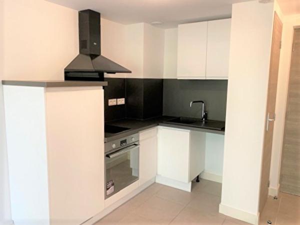 2 pièces terrasse piscine parking