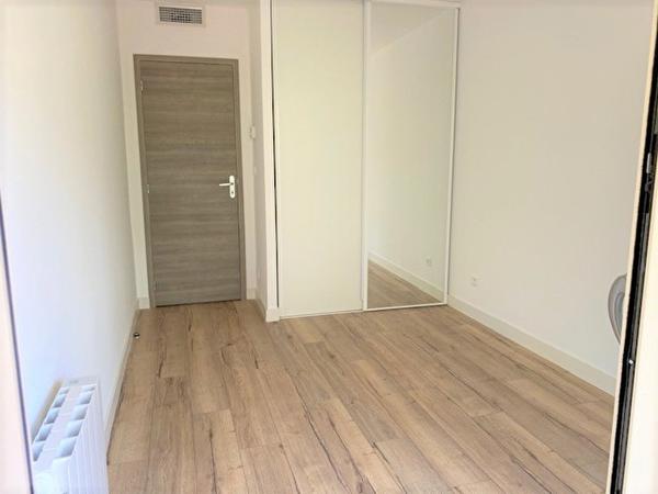 2 pièces terrasse piscine parking