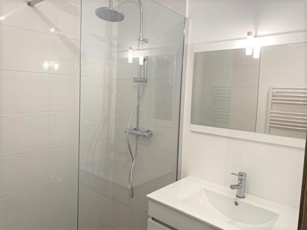 2 pièces terrasse piscine parking