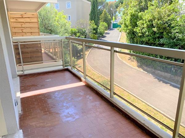 2 pièces terrasse piscine parking