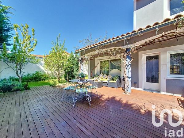 Maison 5 pièces de 160 m² à Vals-près-le-Puy (43750)