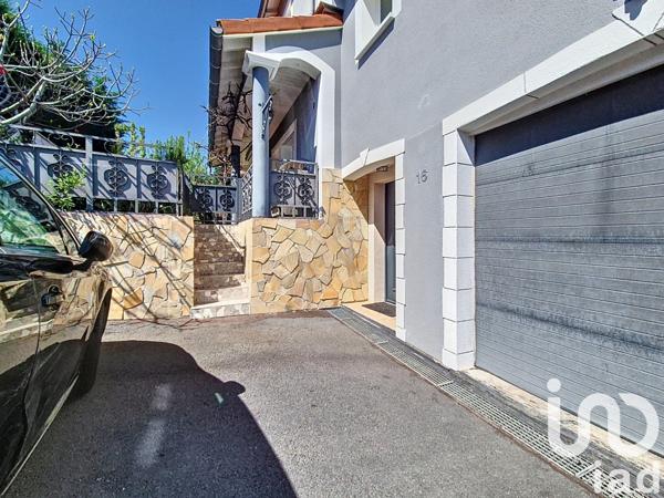 Maison 5 pièces de 160 m² à Vals-près-le-Puy (43750)