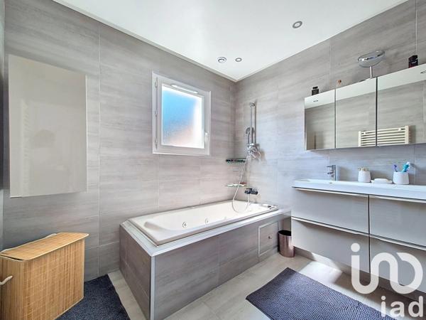 Maison 5 pièces de 160 m² à Vals-près-le-Puy (43750)