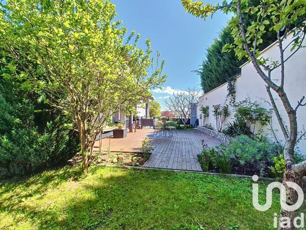 Maison 5 pièces de 160 m² à Vals-près-le-Puy (43750)