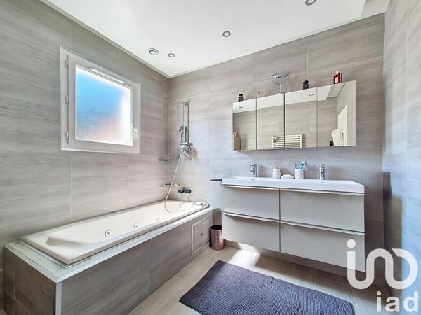 Maison 5 pièces de 160 m² à Vals-près-le-Puy (43750)