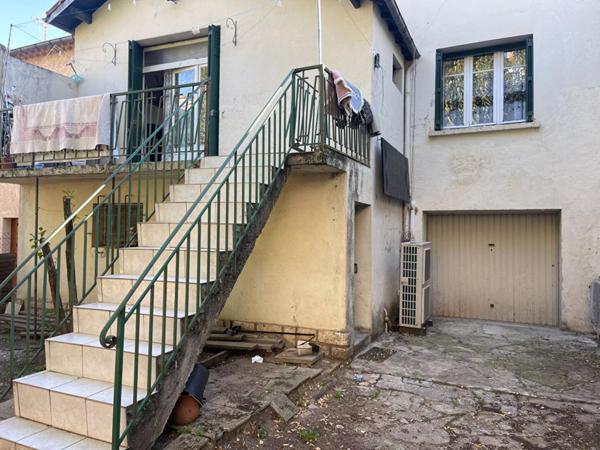 A vendre maison mitoyenne  3 pièces de  65 m2 avec grand garage sur terrain de 295 m2