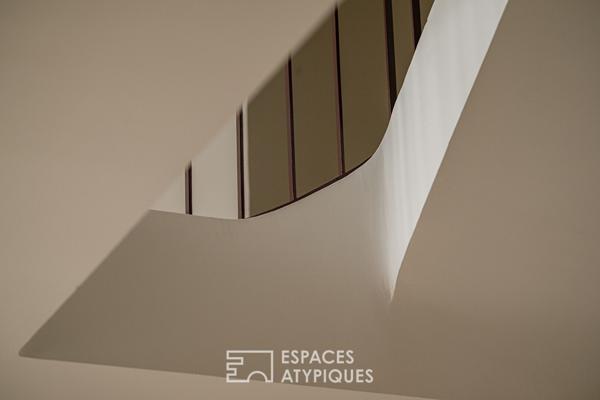 Une maison d’architecte iconique sublimée par une rénovation familiale d’exception