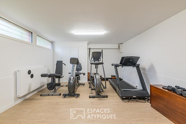 Une maison d’architecte iconique sublimée par une rénovation familiale d’exception