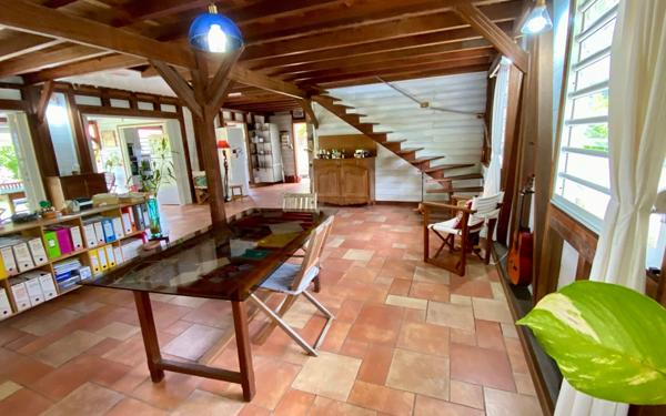 Maison à vendre    8 pièces •  Le Marin