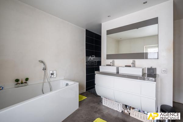 Maison quqartier historique 7 pièce(s) 129 m2 €950 000 ** - Référence 4596