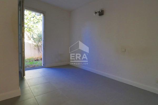 Maison Individuel 4 pièces 92 m² Quartier village Montolivet calme absolu , parking jardin patio